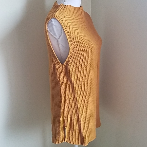 Artisan NY Ribbed Sleeveless Sweater - Picture 3 of 5